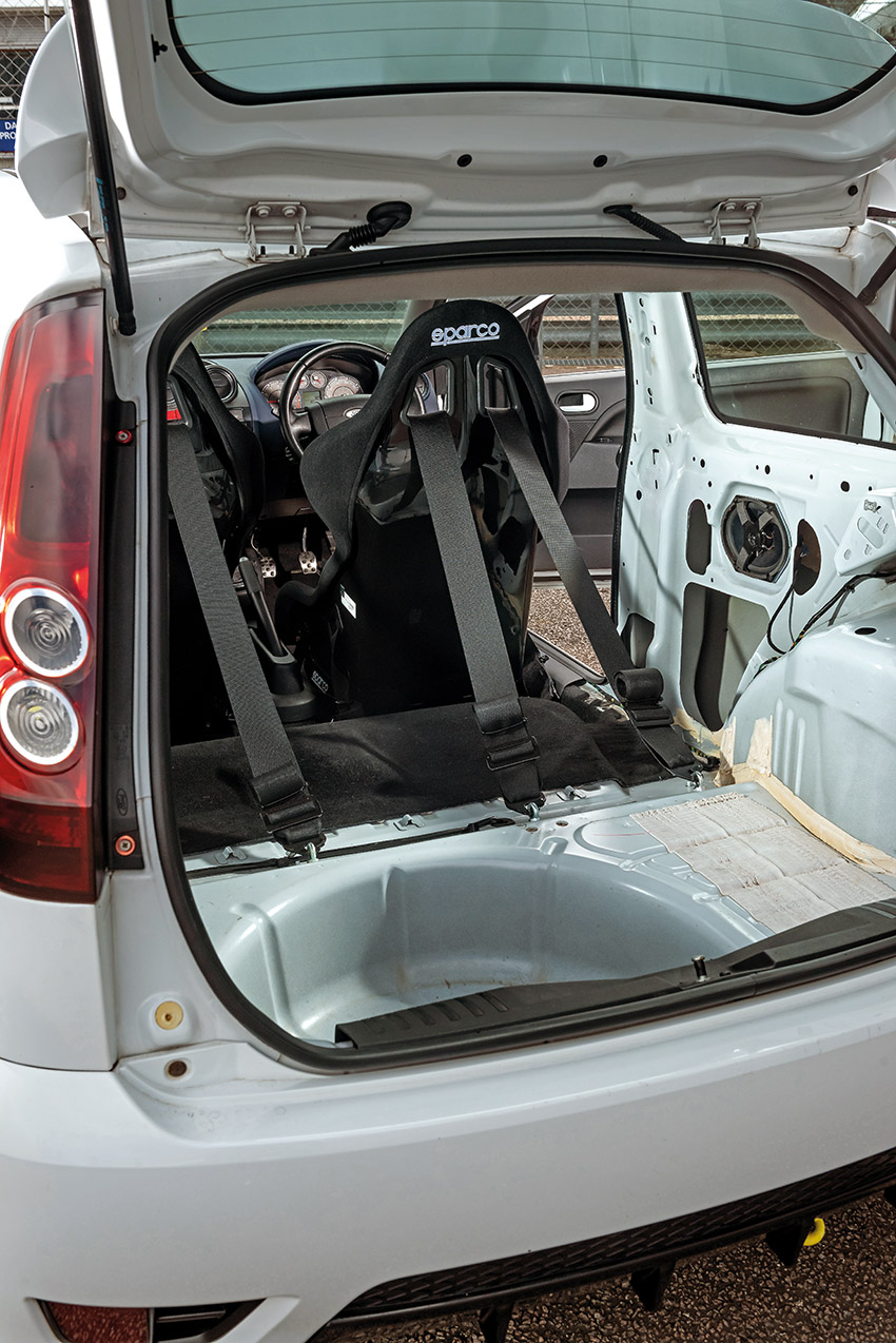 Ford Fiesta ST M6 interior