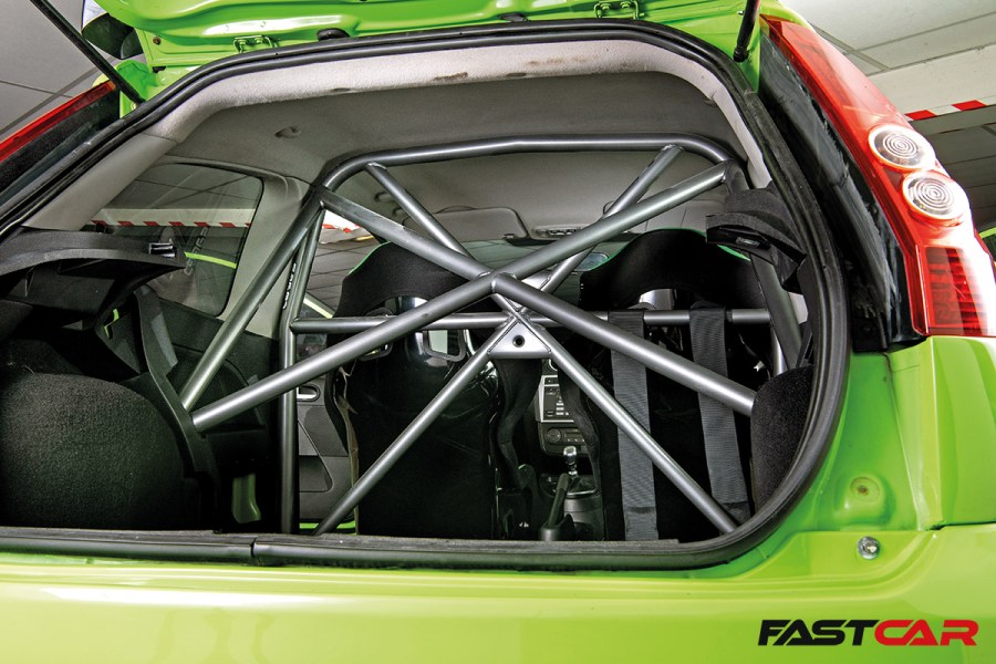 roll cage in mk6 fiesta 