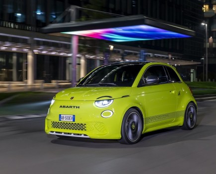 The Abarth 500e driving at night.