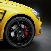 Renault Megane R.S. Ultime front 19 inch wheels