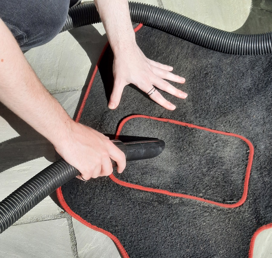 vacuum car floor mats