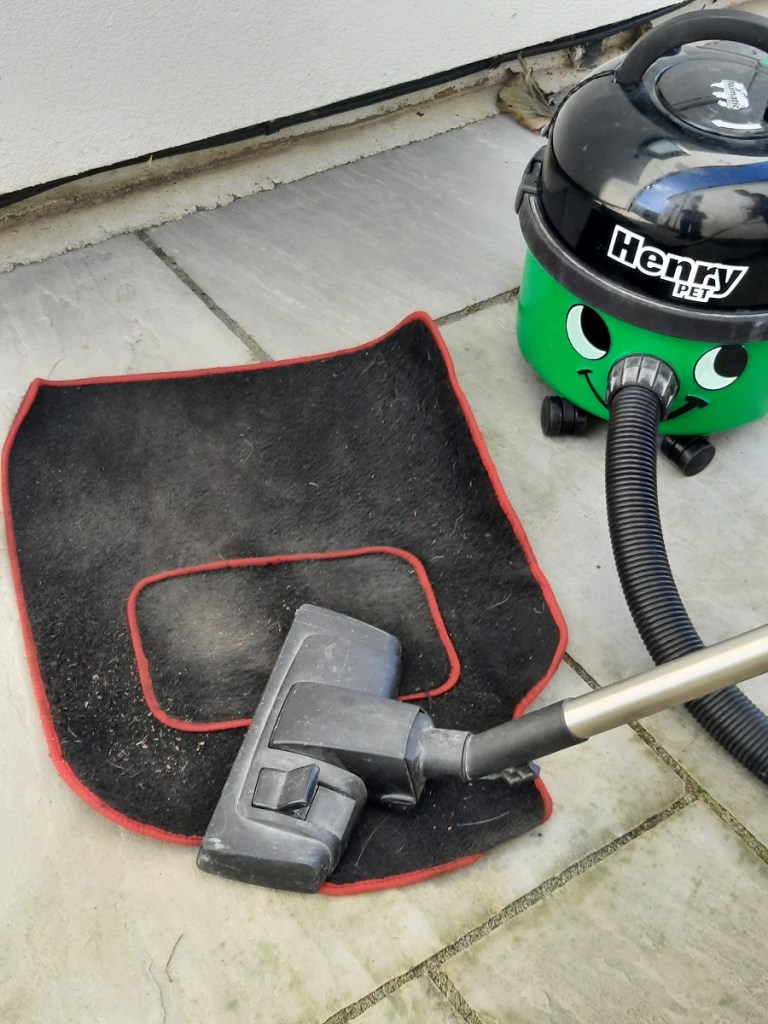 vacuum floor mat