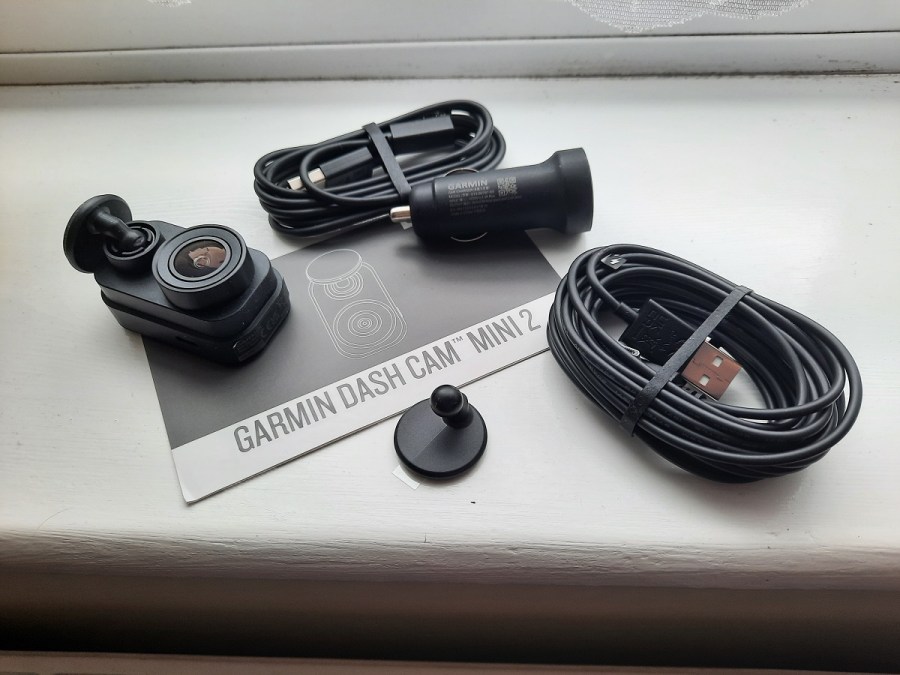 Garmin Dash Cam Mini 2 - Installing the Device