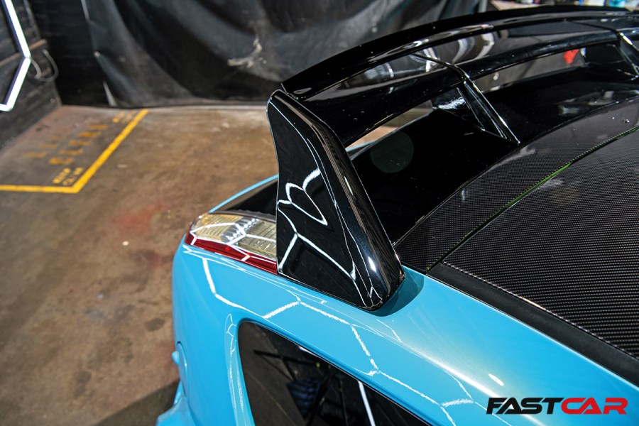 rear spoiler 