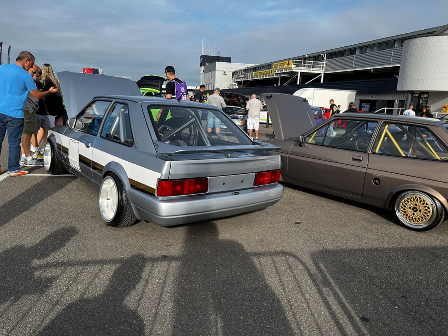 Fast Ford mag stand 