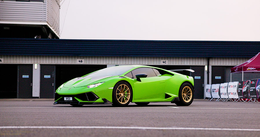 Wide shot of Twin Turbo Lamborghini Huracan